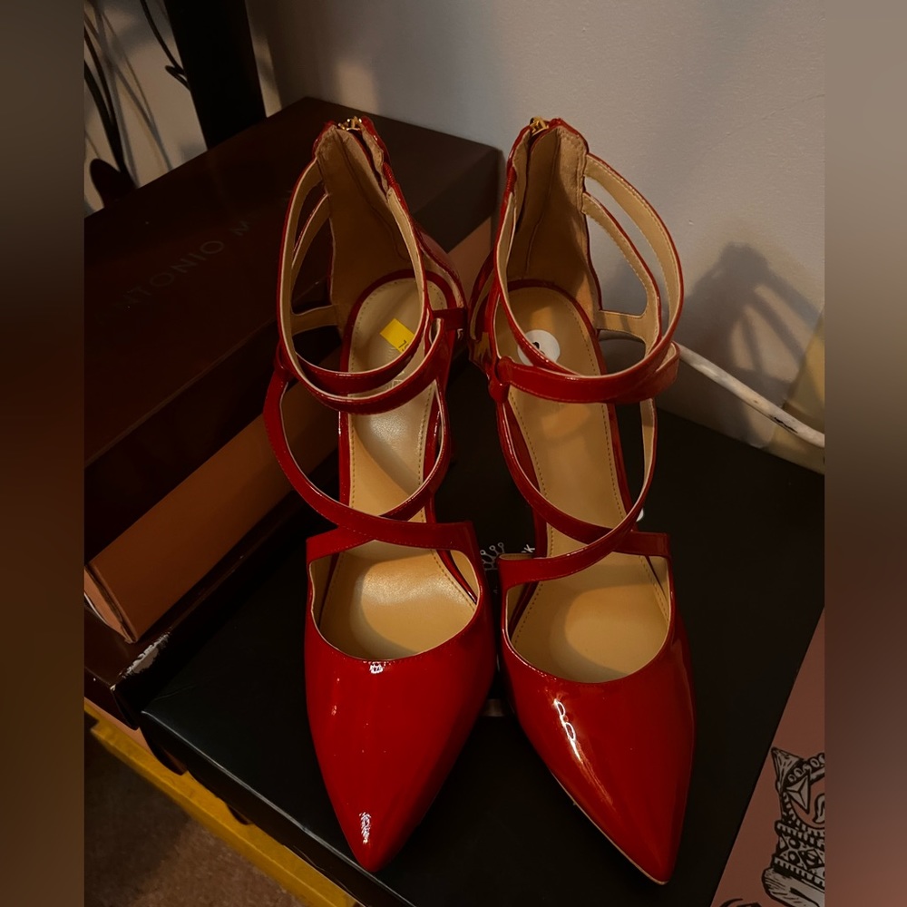 Michael Kors Dazzling Red Heels - Picture 14 of 16